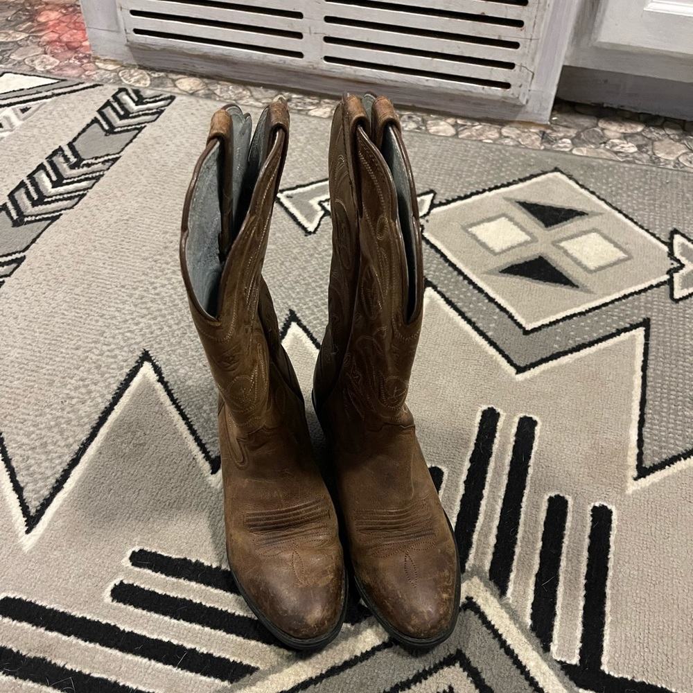 Size 5 Ariat boots